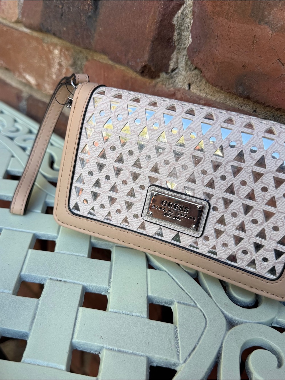 GUESS Mirrored Triangle Wallet NWOT - Picture 3 of 7